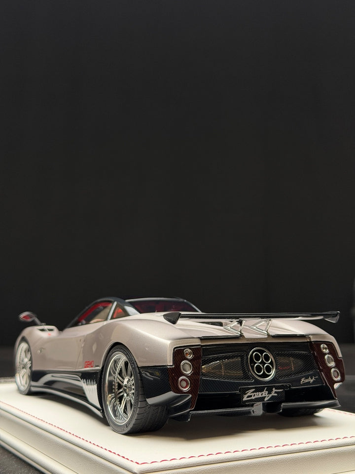 Pagani Zonda F (Silver/ Carbon) [Davis & Giovanni] 1:18 scale