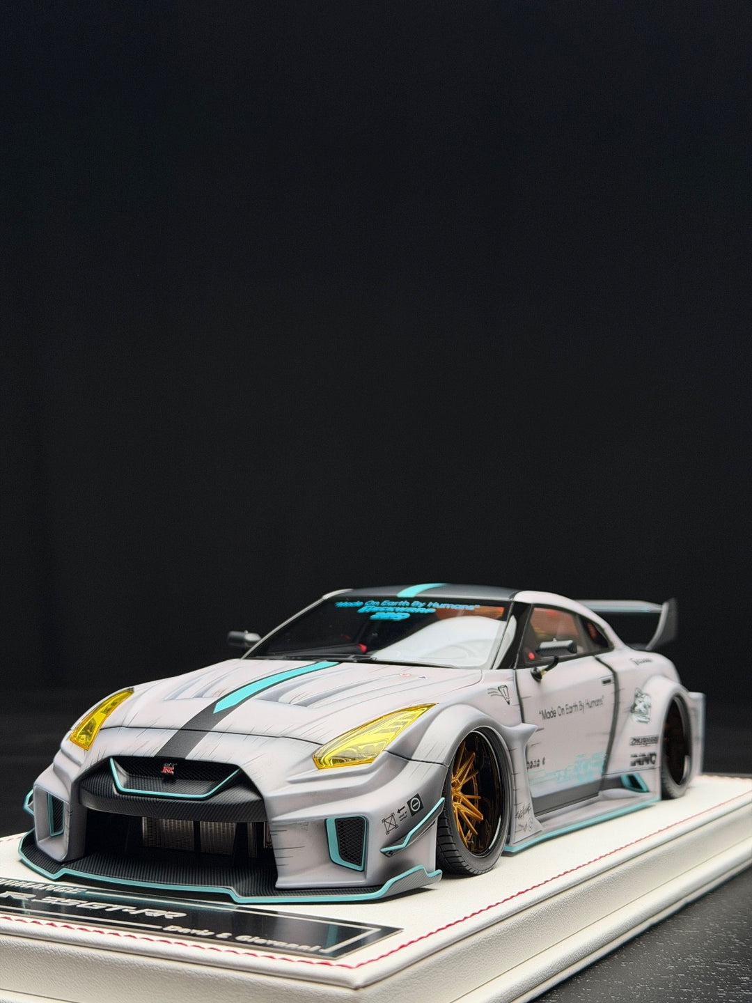 Nissan R35 GT-RR LBWK (Matte Gray/ Blue Accents) [Davis & Giovanni] 1/18 scale