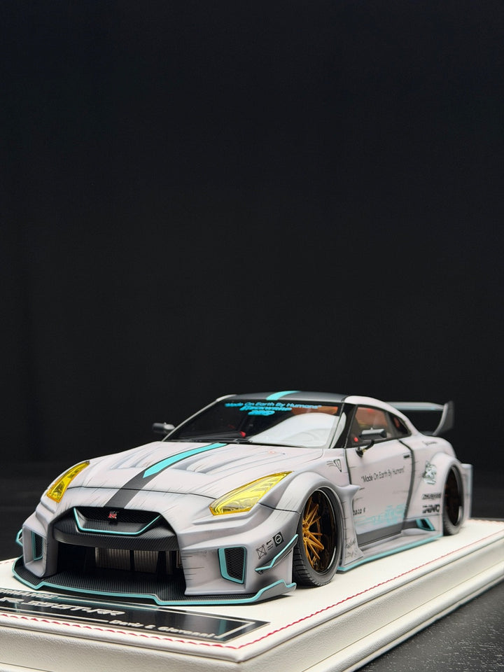 Nissan R35 GT-RR LBWK (Matte Gray/ Blue Accents) [Davis & Giovanni] 1/18 scale