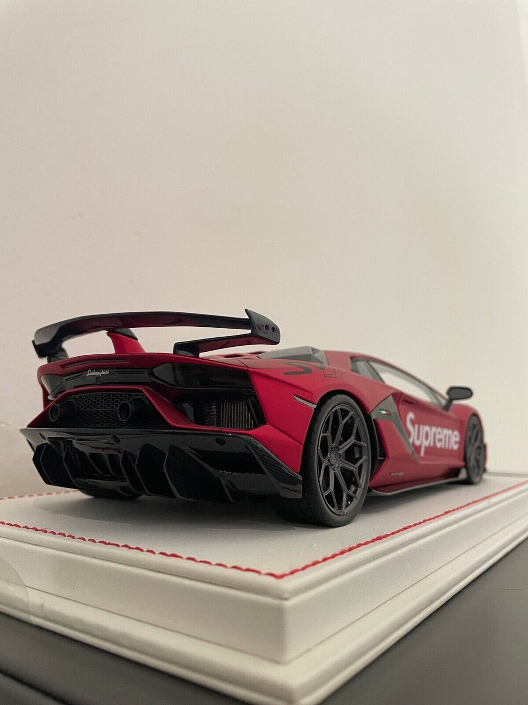 Lamborghini Aventador SVJ (Red Supreme) [Davis & Giovanni] 1/18 scale