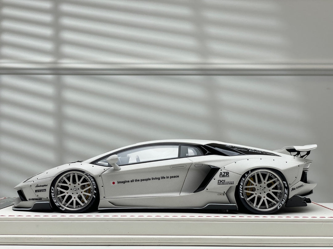 Lamborghini Aventador LBWK (White Carbon Fiber) [Davis & Giovanni] 1:18 scale