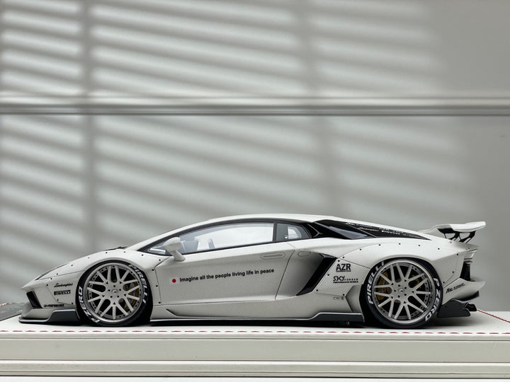 Lamborghini Aventador LBWK (White Carbon Fiber) [Davis & Giovanni] 1:18 scale