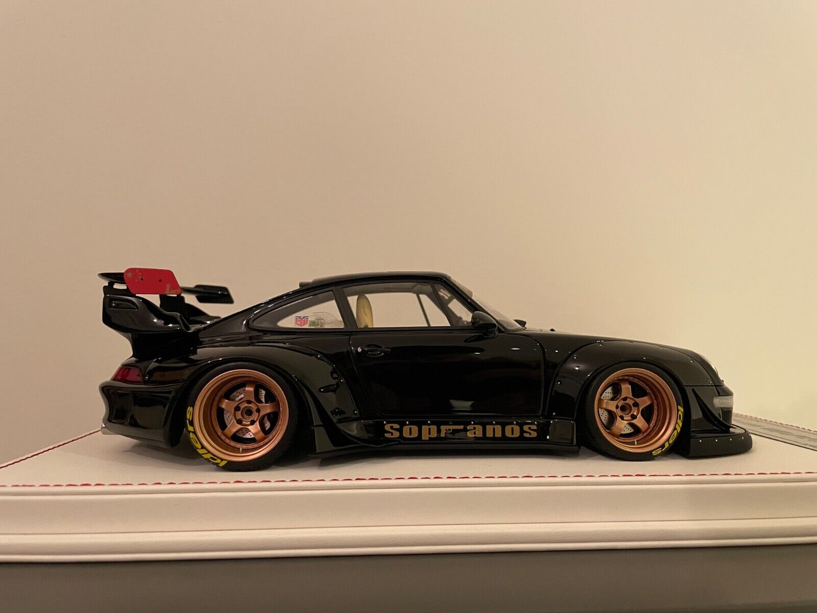 Soprano様のご注文ベジです。 Porsche 911 993 RWB (Black/ Sopranos) [Davis & Giovanni] 1/18 scale