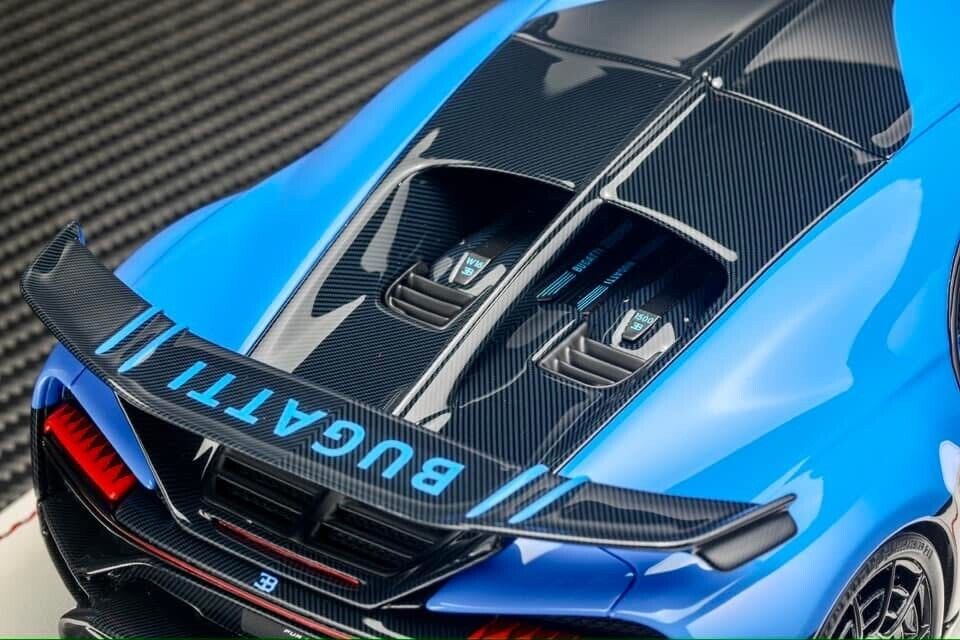 Bugatti Chiron Pur Sport (Blue w/ Black Stripe) [Davis & Giovanni] 1:18 scale