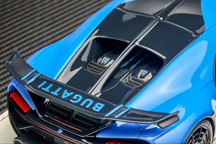 Bugatti Chiron Pur Sport (Blue w/ Black Stripe) [Davis & Giovanni] 1:18 scale