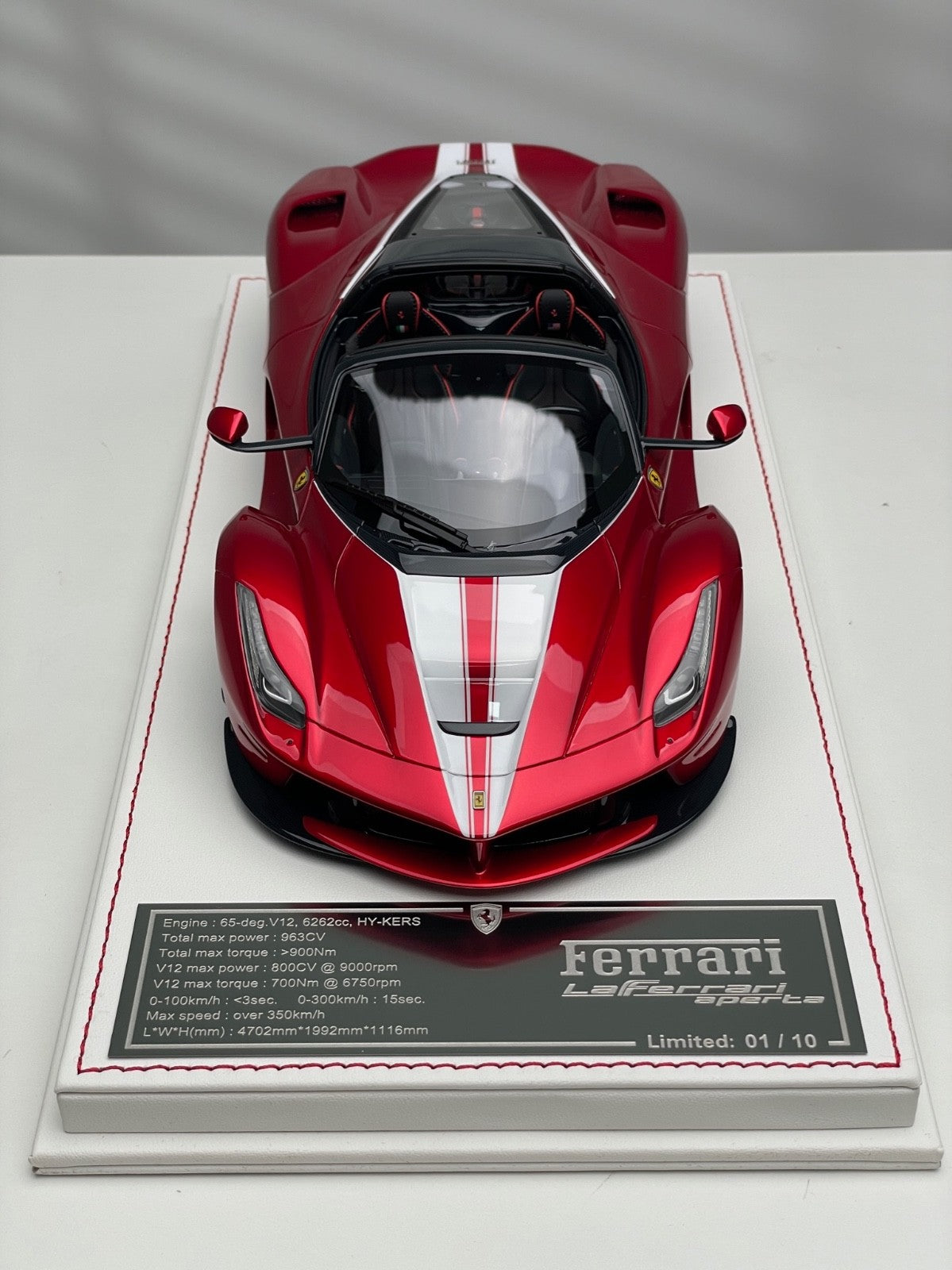 Ferrari LaFerrari Aperta (Metallic Red/ White) [Davis & Giovanni] 1:18