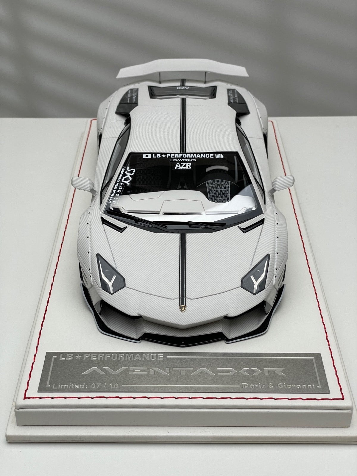 ミニカー Davis & Giovanni LBPERFORMANCE AVENTADOR Lamborghini Aventador LBWK (White Carbon Fiber) [Davis & Giovanni] 1:1
