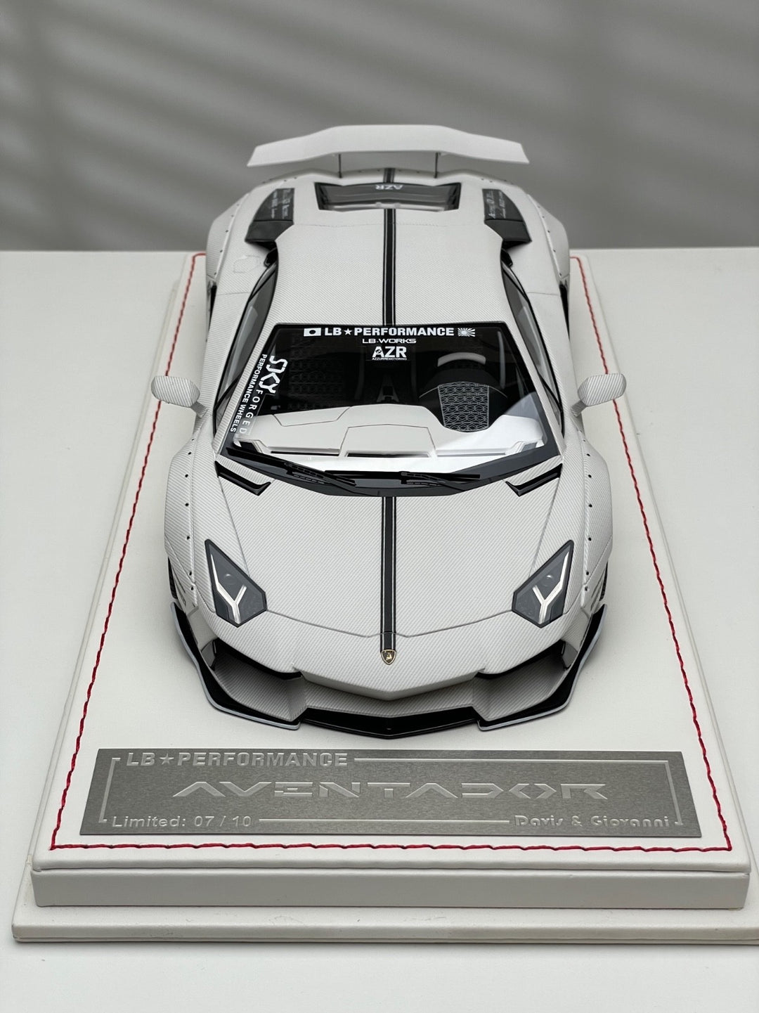 Lamborghini Aventador LBWK (White Carbon Fiber) [Davis & Giovanni] 1:18 scale
