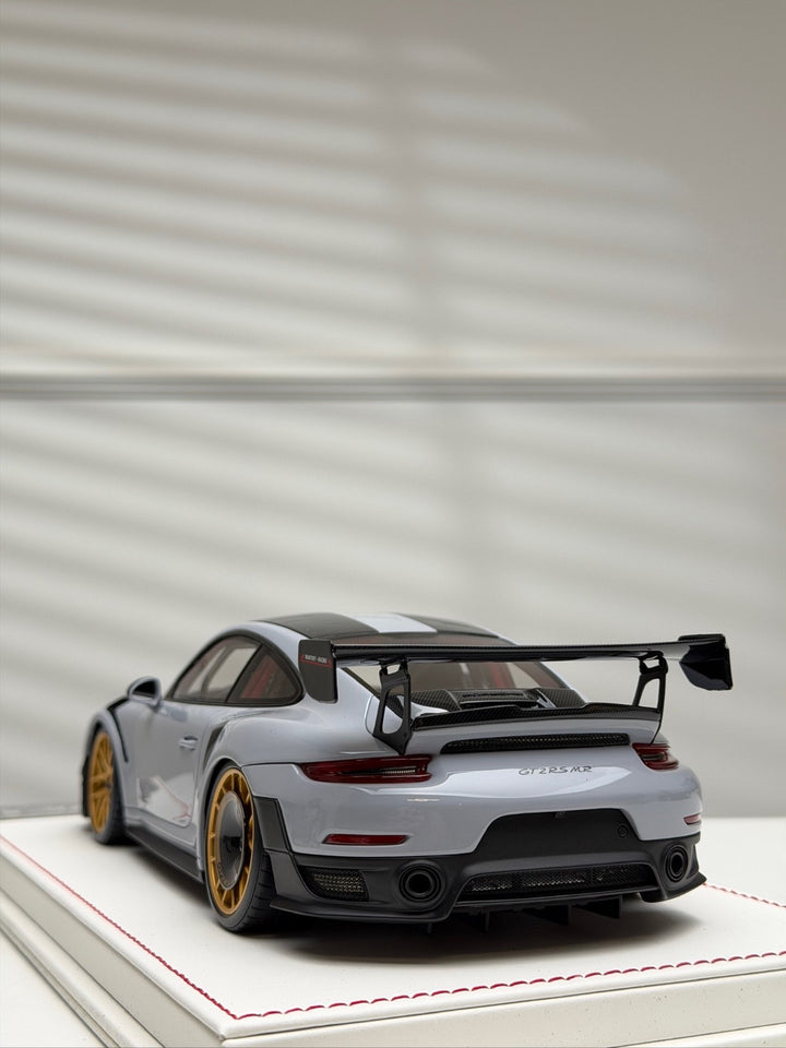 Porsche 911 GT2 RS MR (Chalk Gray) [Davis & Giovanni] 1/18 scale