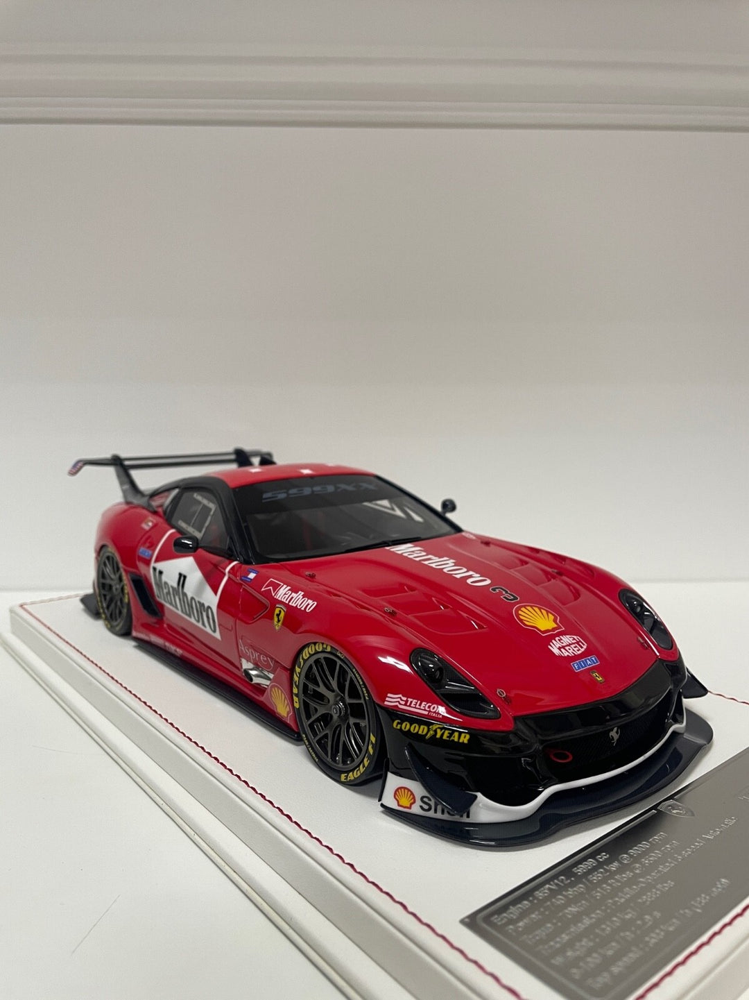 Ferrari 599XX Evo (Marlboro Red) [Davis & Giovanni] 1/18 scale