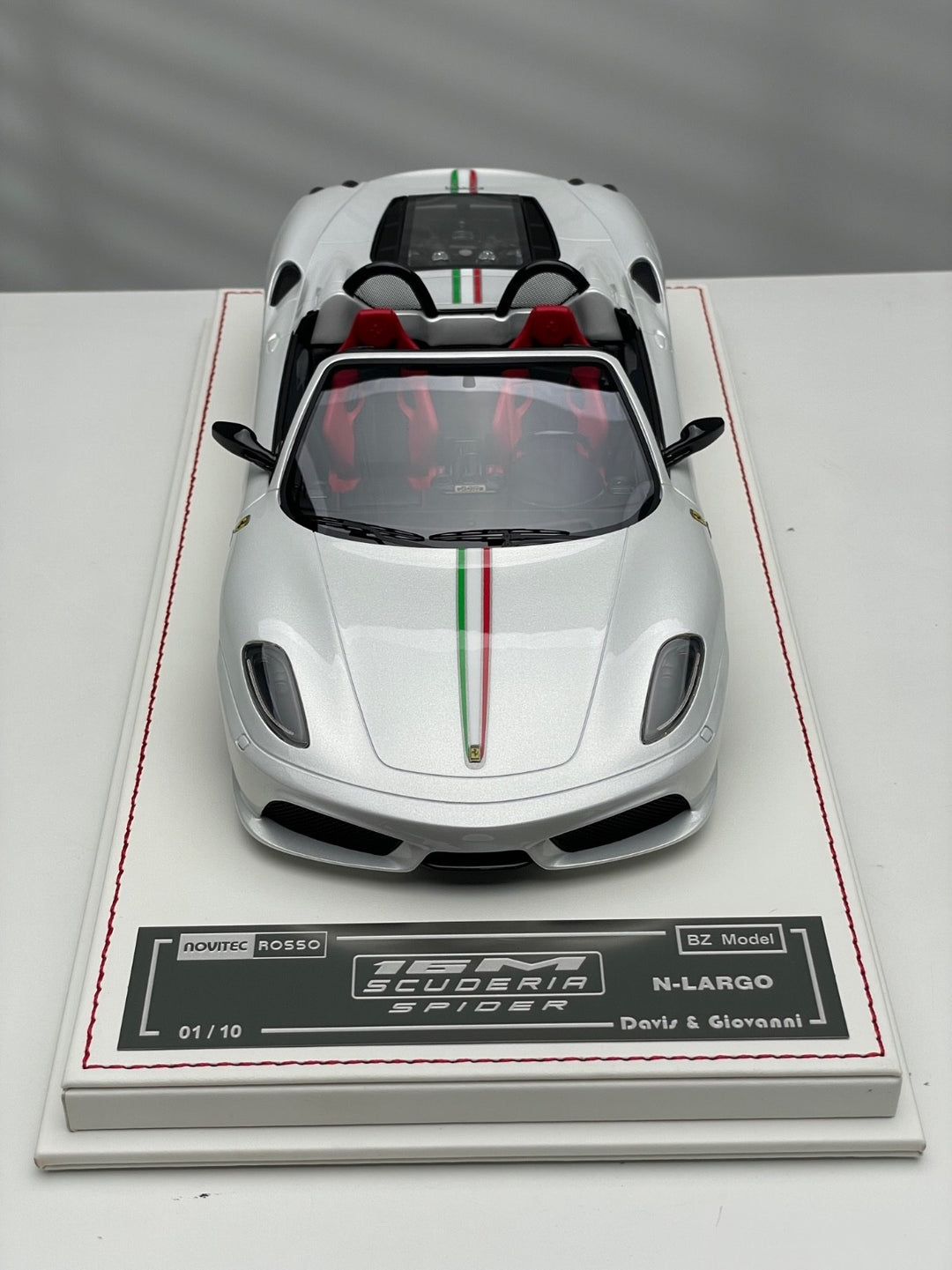 Ferrari 16M Scuderia Spider NOVITEC (Pearl White) [Davis & Giovanni] 1/18 scale