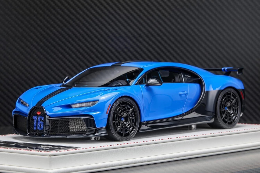 Bugatti Chiron Pur Sport (Blue w/ Black Stripe) [Davis & Giovanni] 1:18 scale