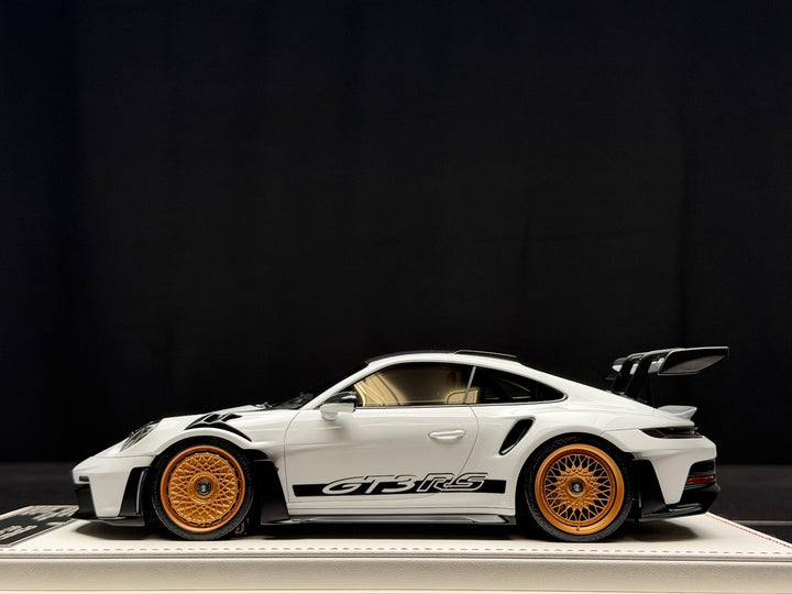 Porsche 911 GT3 RS (White) [Davis & Giovanni] 1:18 scale