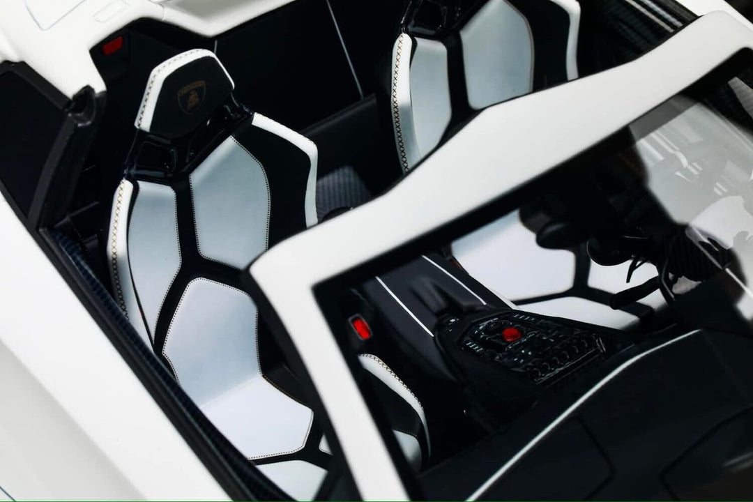 Lamborghini Aventador SVJ Roadster (White) [Davis & Giovanni] 1:18 scale