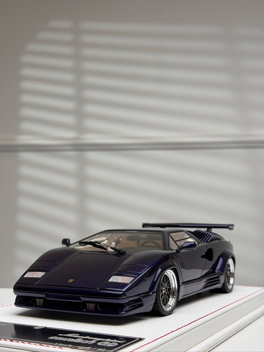 Lamborghini Countach (Midnight Purple) [Davis & Giovanni] 1/18 scale