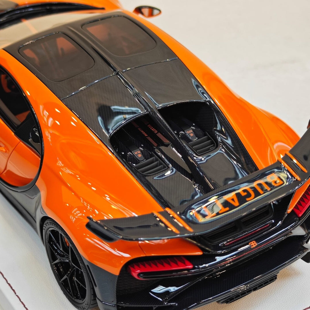 Bugatti Chiron Pur Sport (Orange/ Black) [Davis & Giovanni] 1:18 scale