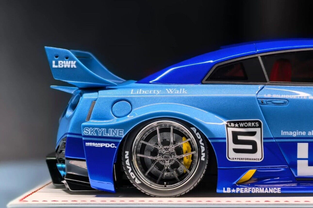 Nissan R35 GT-RR (Blue) [Davis & Giovanni] 1/18 scale LTD 6