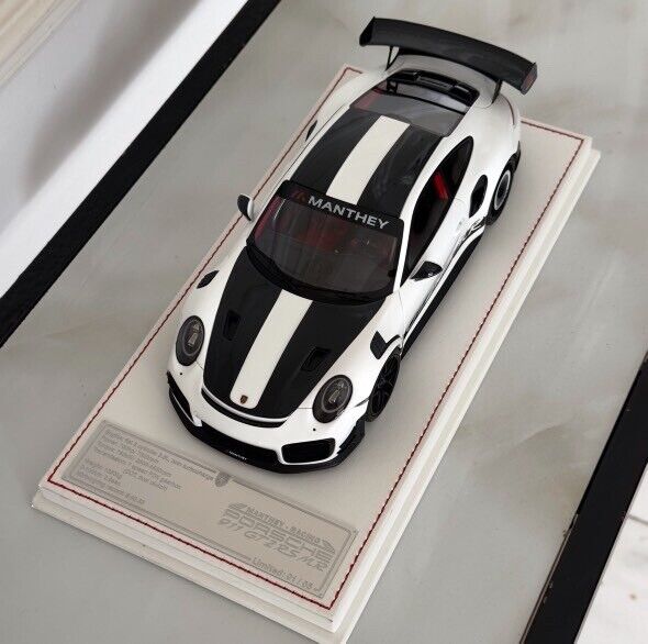 Porsche 911 GT2RS MR (White/Black) [Davis & Giovanni] 1/18 scale