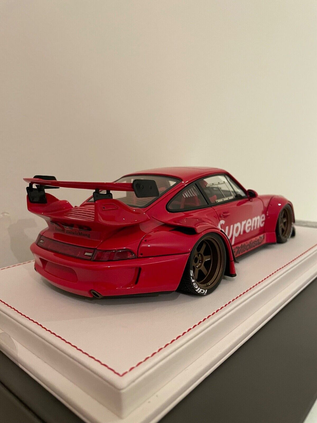 Porsche 911 993 RWB (Red Supreme) [Davis & Giovanni] 1/18 scale