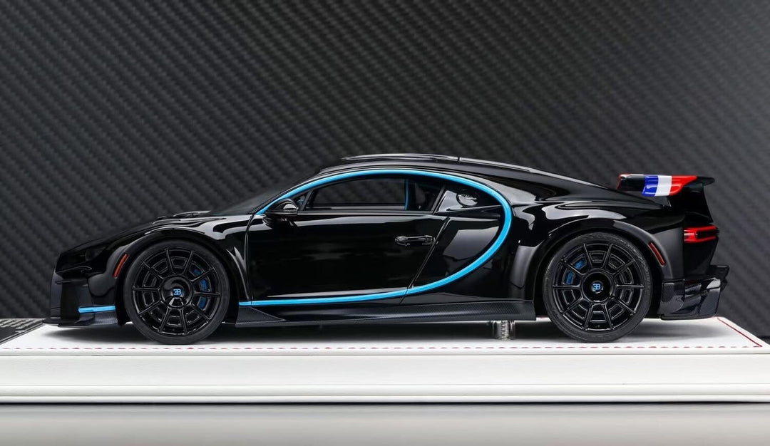 Bugatti Chiron Pur Sport (Metallic Black/ Blue) [Davis & Giovanni] 1:18 scale