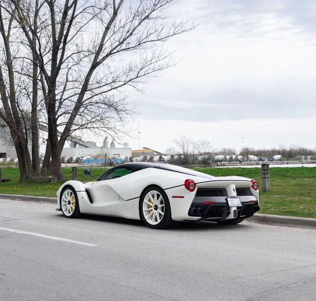 Ferrari LaFerrari (Gloss White) [Davis & Giovanni] 1:18 scale