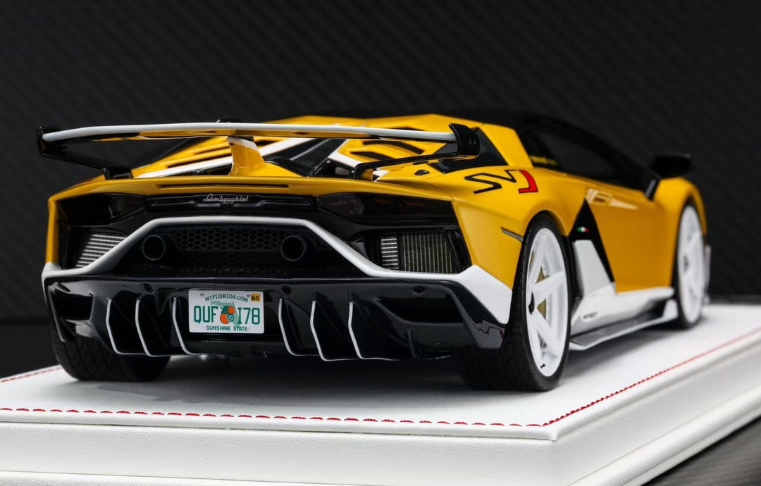 Lamborghini Aventador SVJ (Yellow/ White) [Davis & Giovanni] 1/18 scale