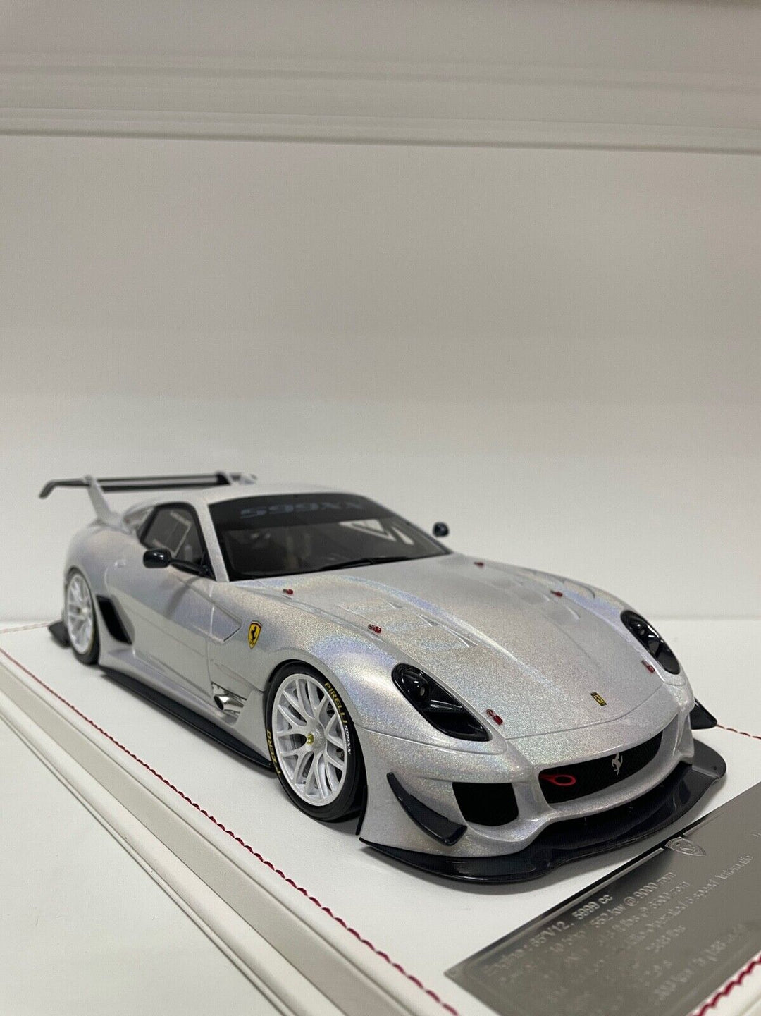 Ferrari 599XX EVO (Fantasy White) [Davis & Giovanni] 1/18 scale