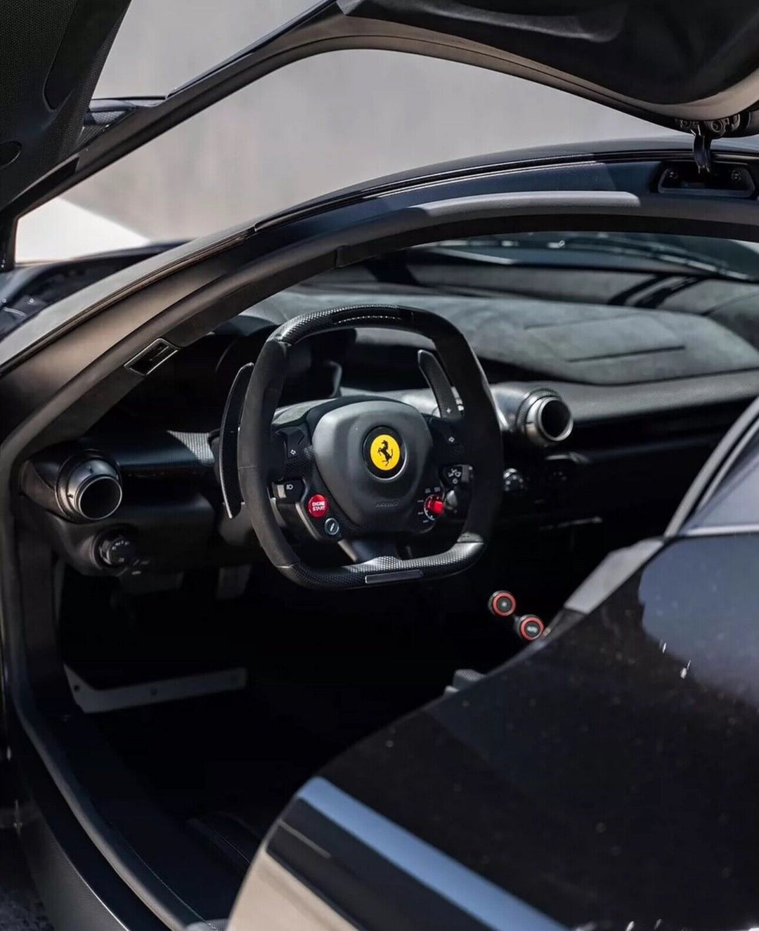 Ferrari LaFerrari (Gloss Black) [Davis & Giovanni] 1:18 scale