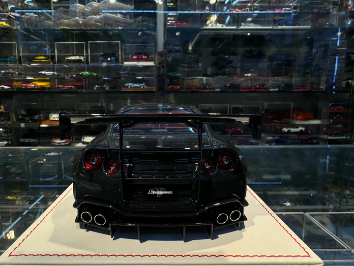 Nissan GTR R-35 Type 2 LBWK (Gloss Carbon Fibre) [Davis & Giovanni] 1/18 scale