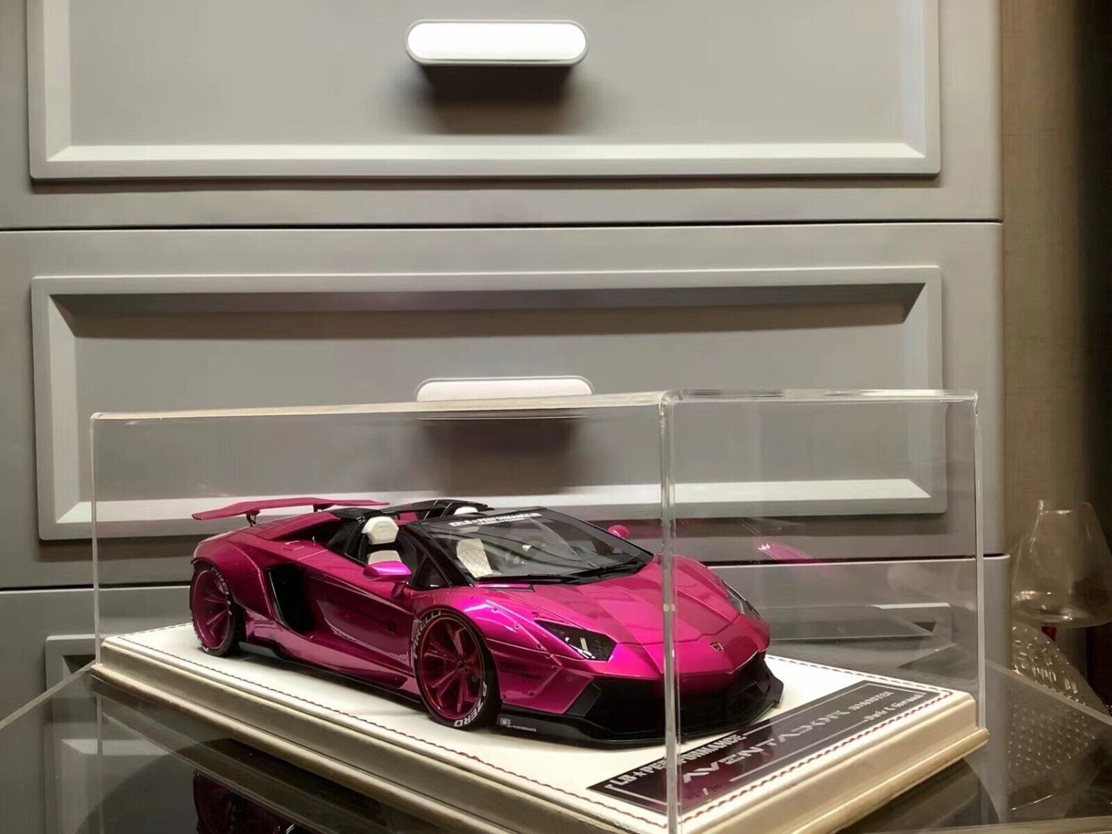 Lamborghini Aventador Roadster LBWK (Flash Pink) [Davis & Giovanni] 1/