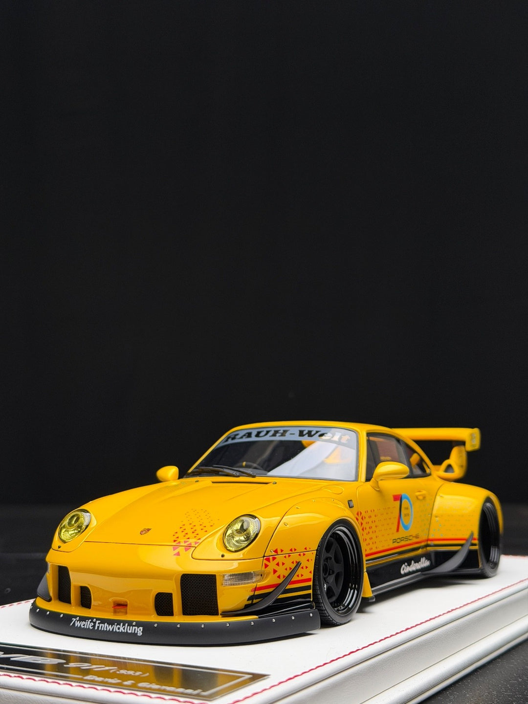 Porsche 911 RWB (70th Anniversary "Cinderella") [Davis & Giovanni] 1:18 scale