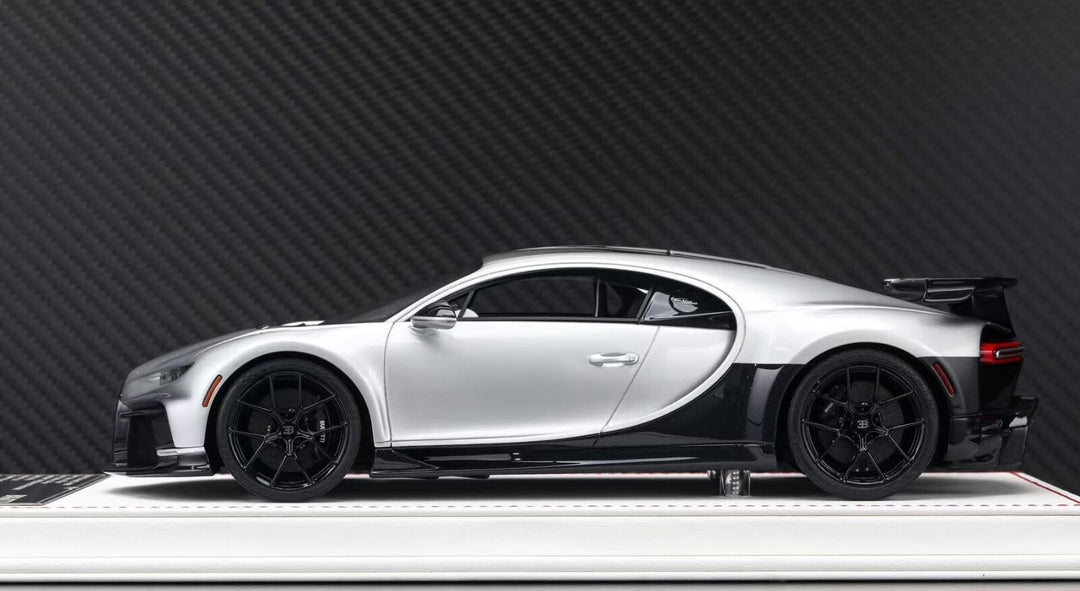 Bugatti Chiron Pur Sport (Silver/ Black) [Davis & Giovanni] 1:18 scale