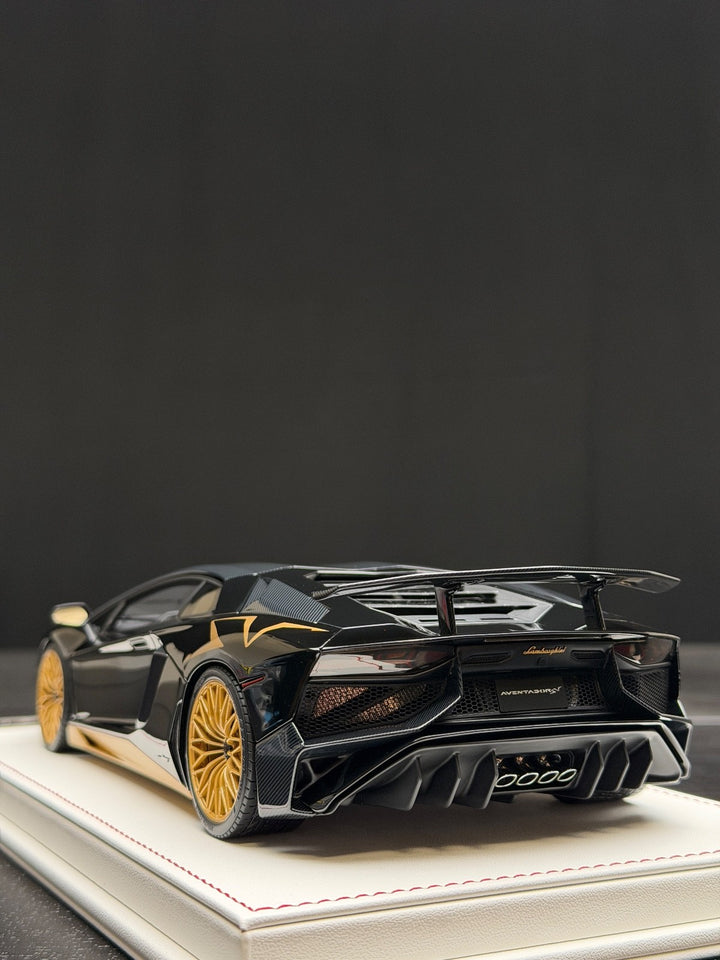 Lamborghini Aventador LP750-4 SV (Black/ Gold) [Davis & Giovanni] 1:18 scale