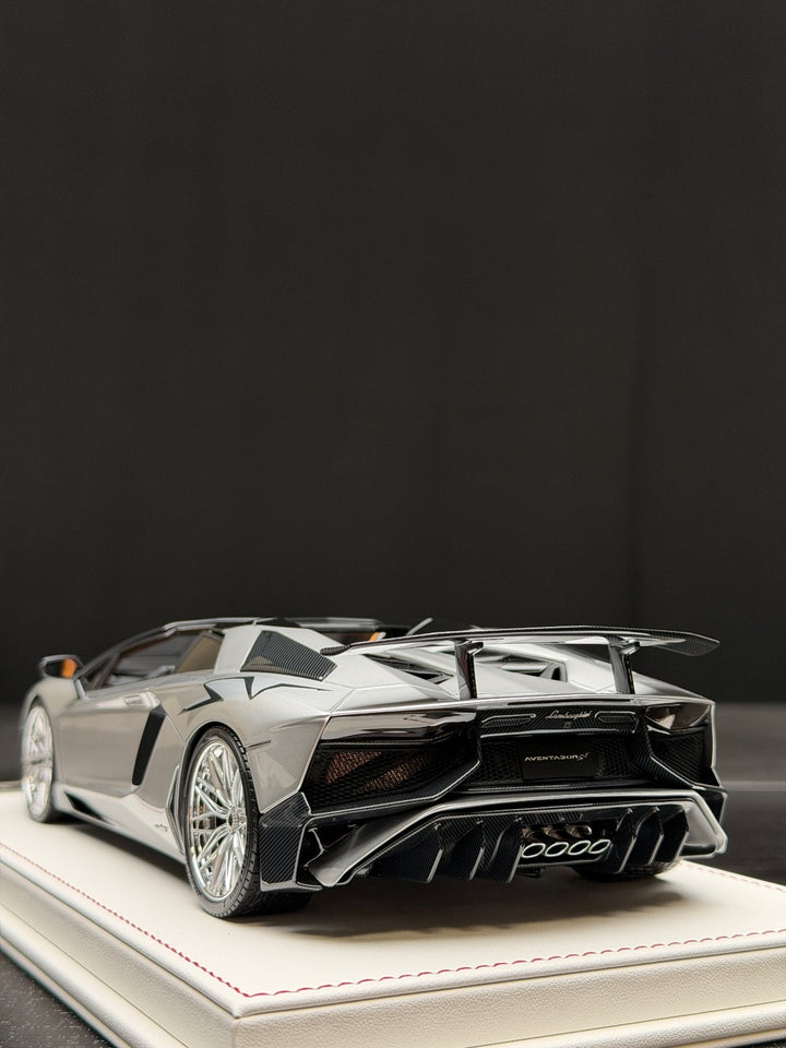 Lamborghini Aventador Roadster SV (Silver) [Davis & Giovanni] 1/18 scale