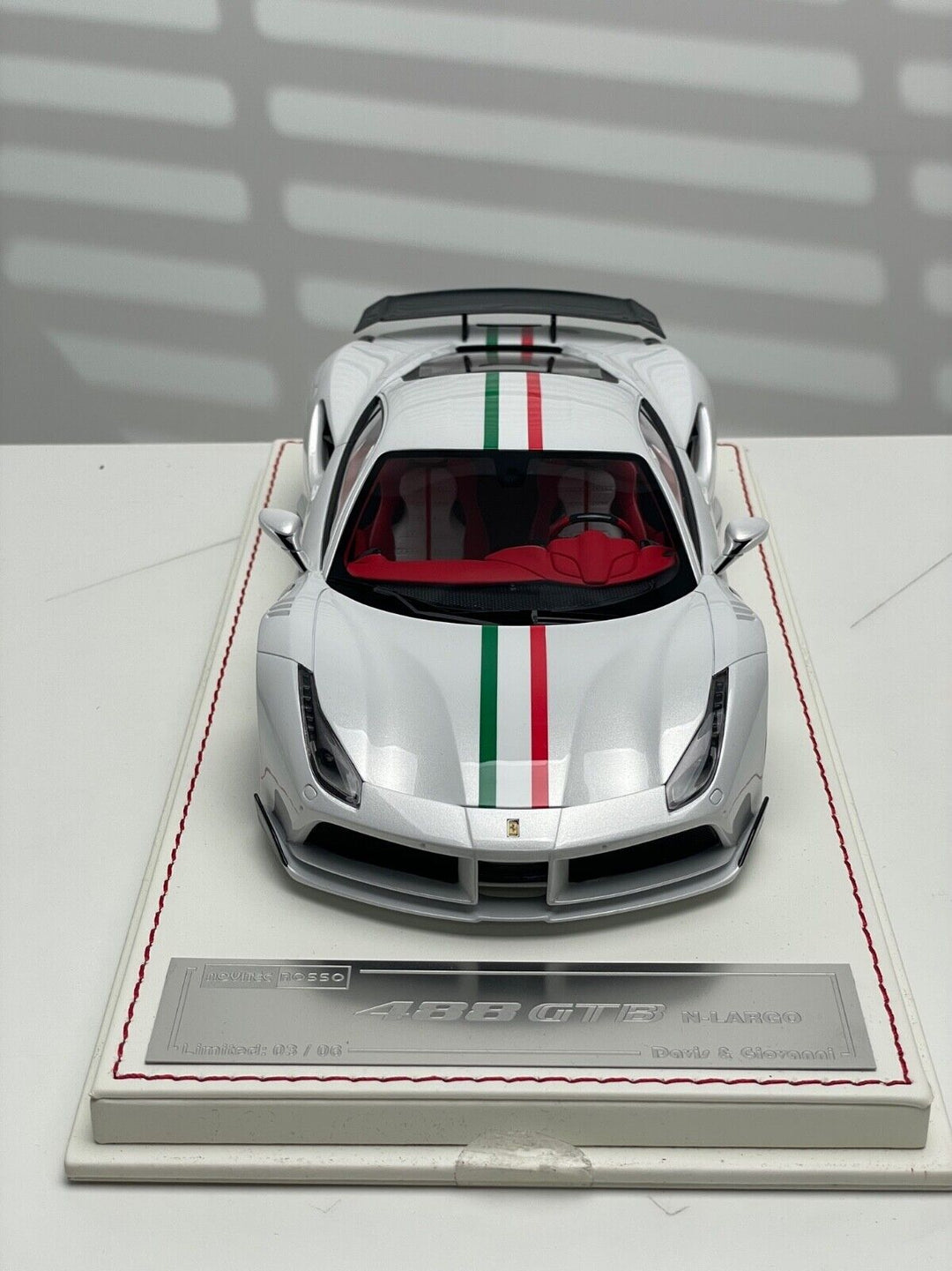 Ferrari 488 GTB N-LARGO NOVITEC (White/Italy Flag) [Davis & Giovanni] 1/18 scale