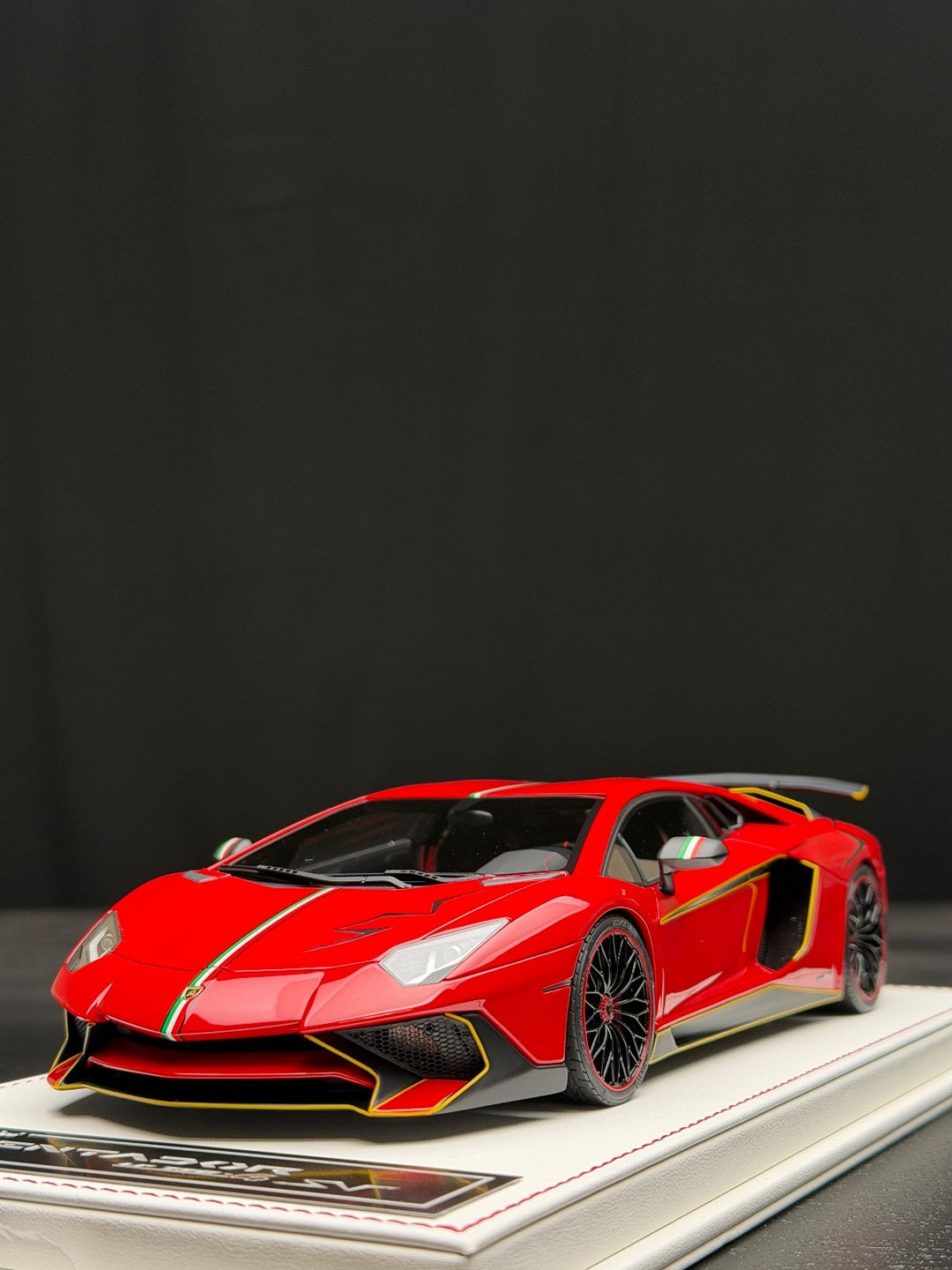 Lamborghini Aventador SV (Red/ Italy Stripe) [Davis & Giovanni] 1/18 scale