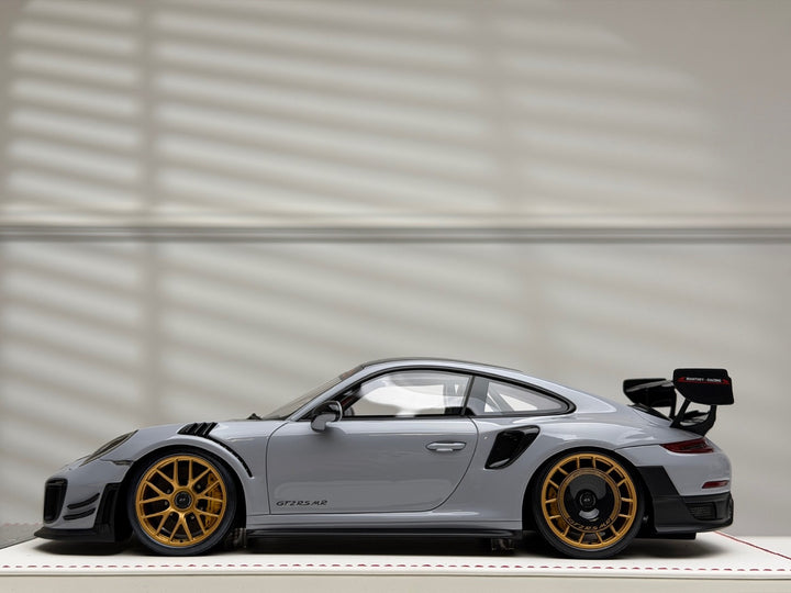 Porsche 911 GT2 RS MR (Chalk Gray) [Davis & Giovanni] 1/18 scale