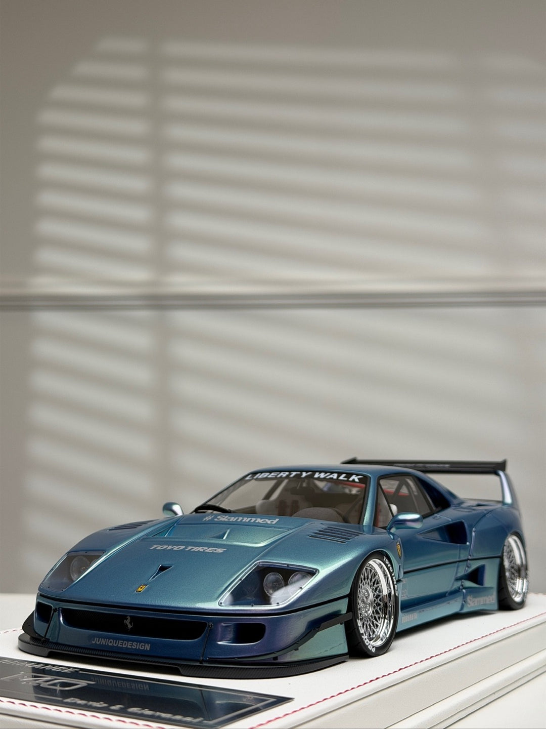 Ferrari F40 LBWK (Chameleon Blue Purple) [Davis & Giovanni] 1/18 scale