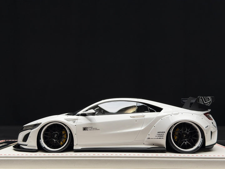 Honda Acura NSX LBWK (White) [Davis & Giovanni] 1:18 scale