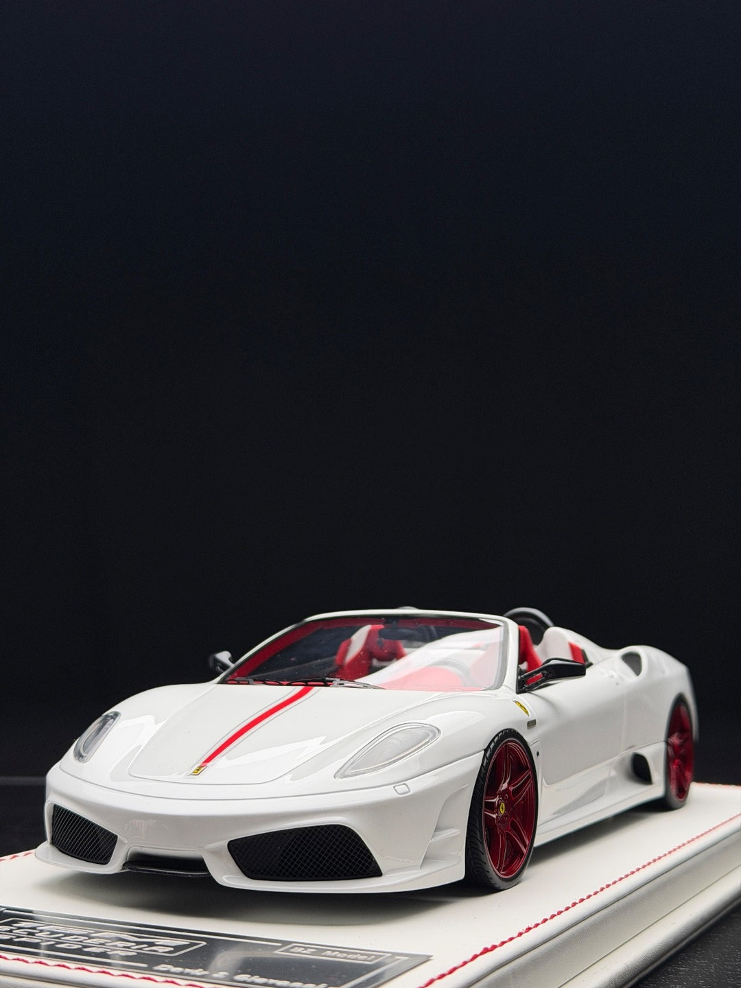 Ferrari 16M Scuderia Spider NOVITEC (White/ Red) [Davis & Giovanni] 1:18 scale