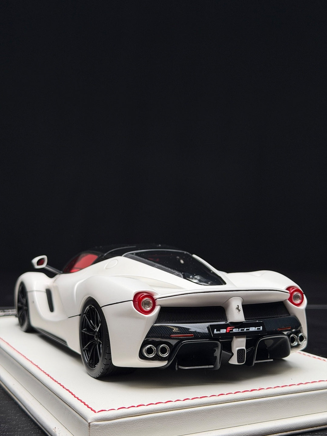 Ferrari LaFerrari (Matte White) [Davis & Giovanni] 1:18 scale