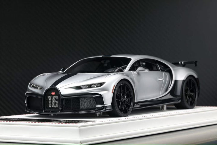 Bugatti Chiron Pur Sport (Silver/ Black) [Davis & Giovanni] 1:18 scale