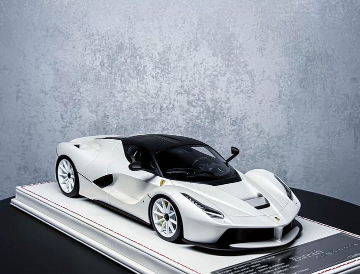 Ferrari LaFerrari (Gloss White) [Davis & Giovanni] 1:18 scale