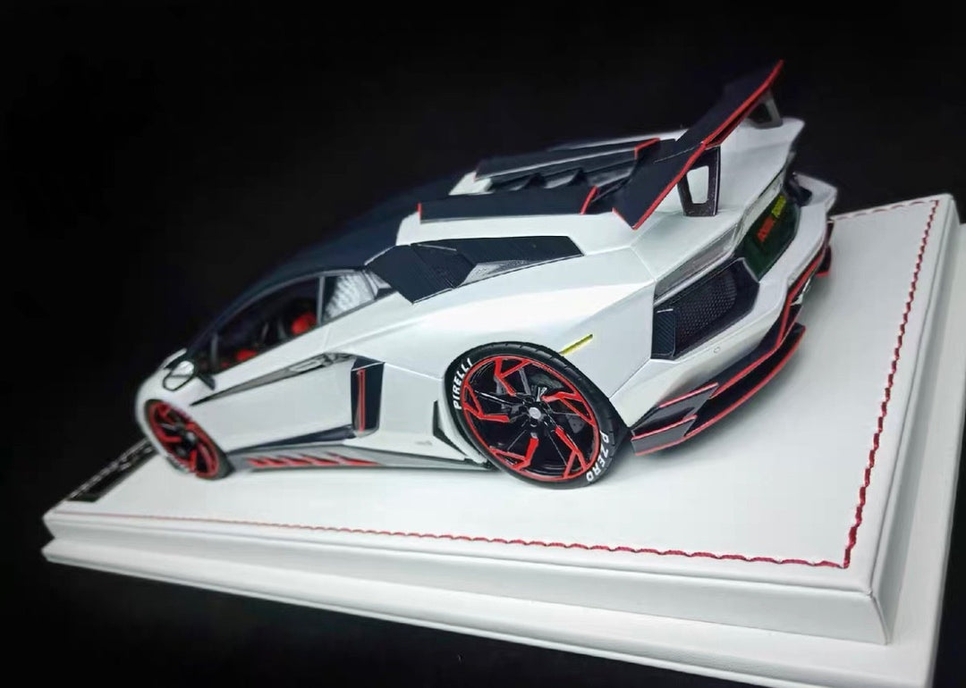 Lamborghini Aventador NOVITEC (Pearl White/ Red) [Davis & Giovanni] 1/18 scale