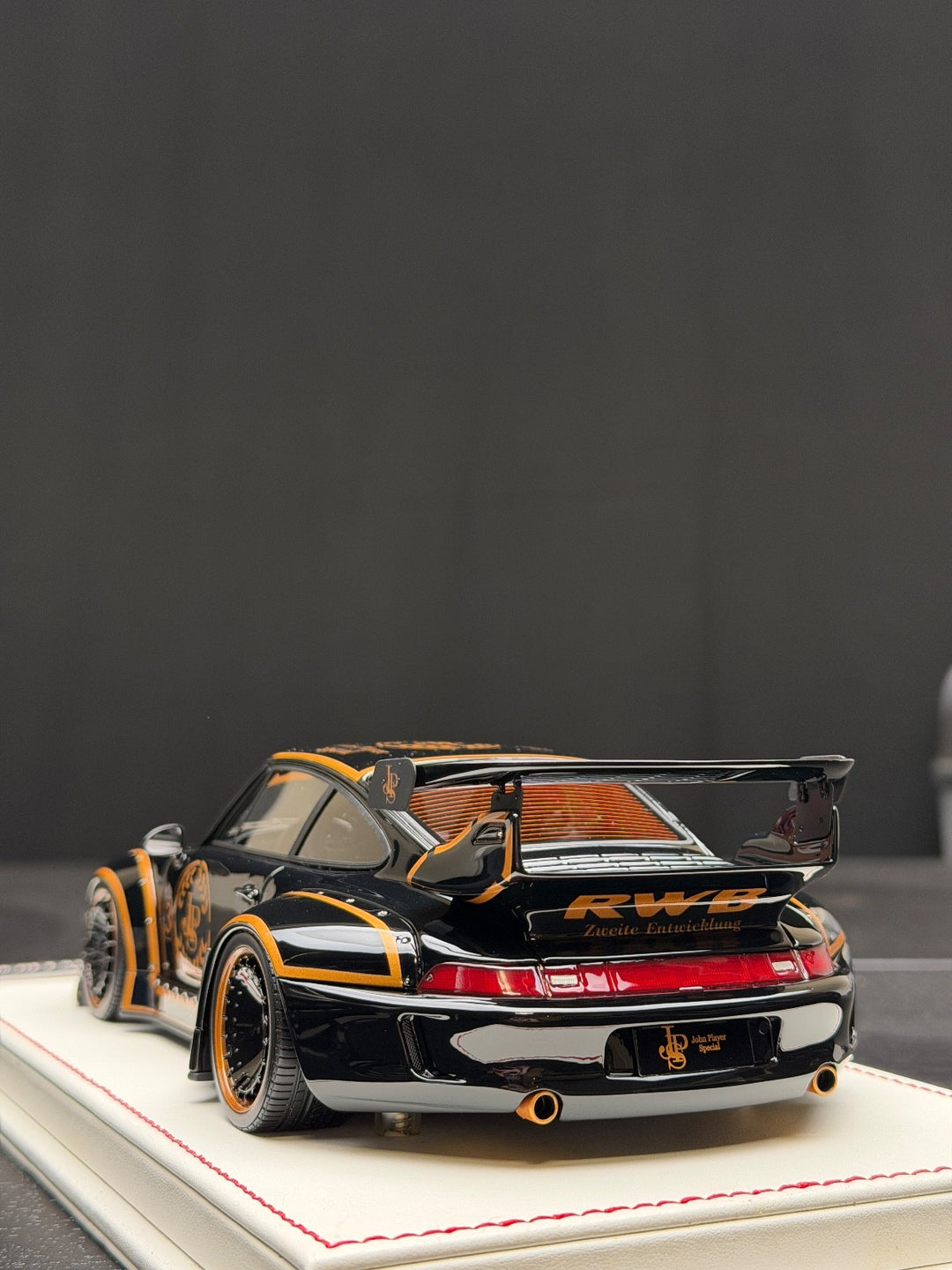 Porsche 911 RWB (John Player Special) [Davis & Giovanni] 1:18 scale