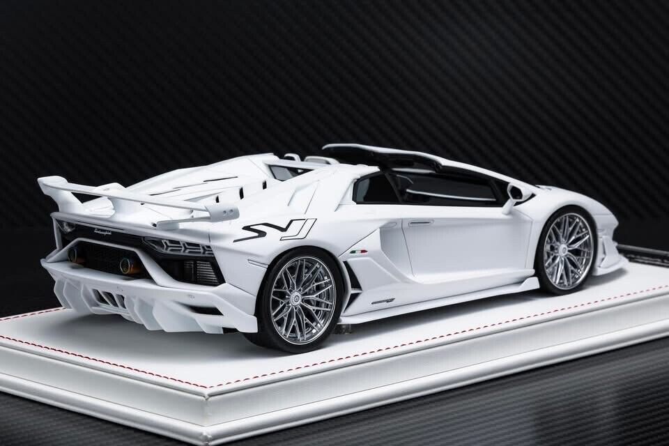 Lamborghini Aventador SVJ Roadster (White) [Davis & Giovanni] 1:18 sca