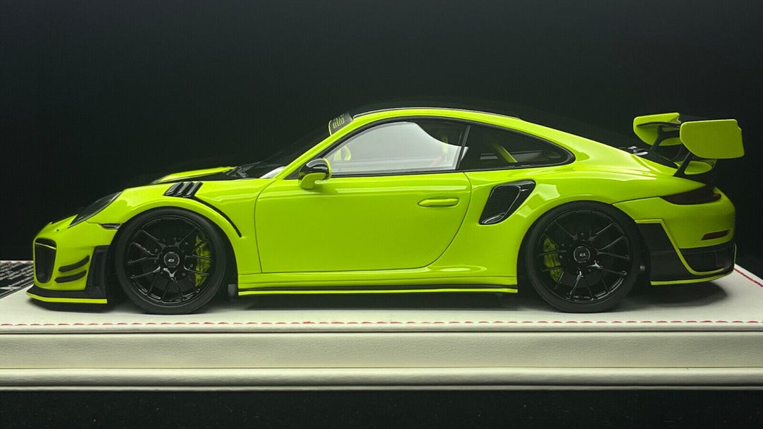 Porsche 911 GT2RS MR (Acid Green) [Davis & Giovanni] 1/18 scale - 1 OF 1