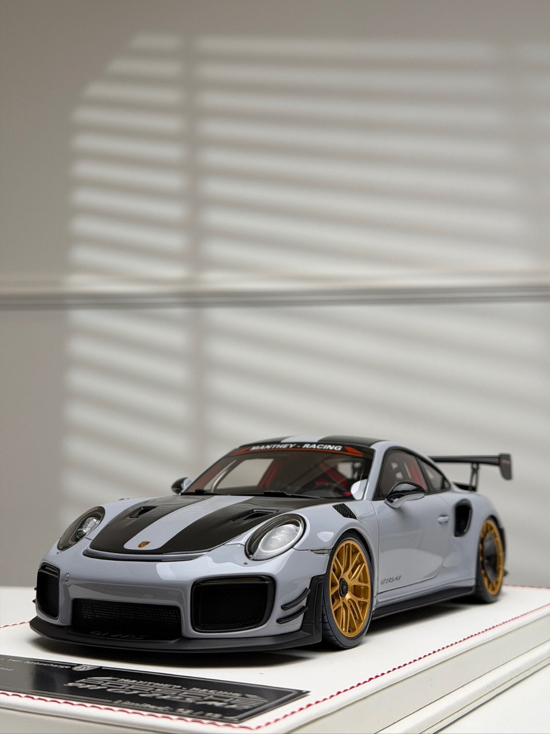 Porsche 911 GT2 RS MR (Chalk Gray) [Davis & Giovanni] 1/18 scale
