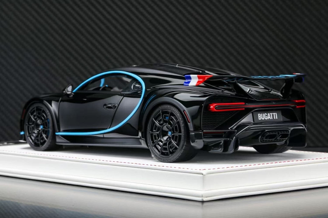 Bugatti Chiron Pur Sport (Metallic Black/ Blue) [Davis & Giovanni] 1:18 scale