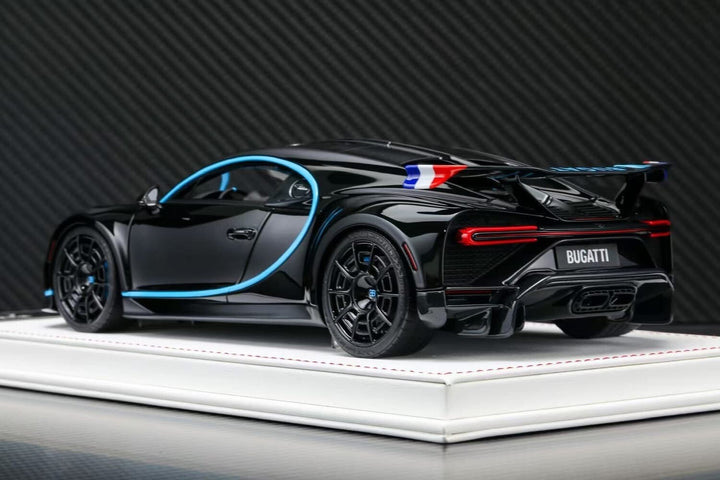 Bugatti Chiron Pur Sport (Metallic Black/ Blue) [Davis & Giovanni] 1:18 scale